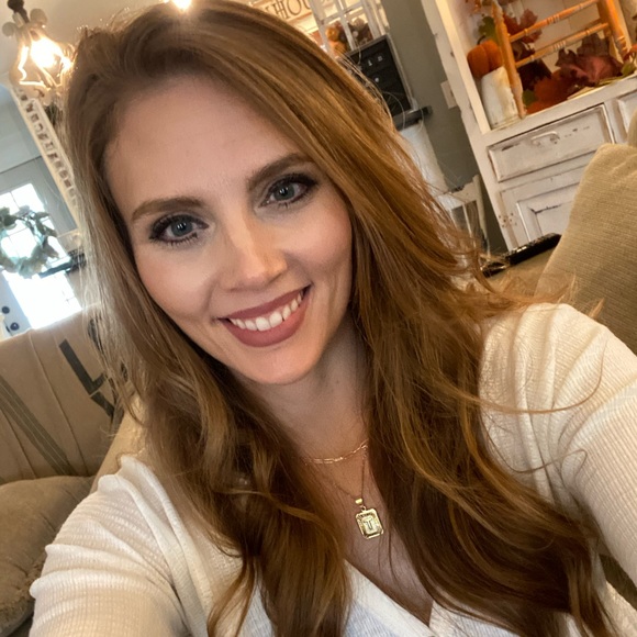 Meet your Posher, Taylor - Picture 1 of 1